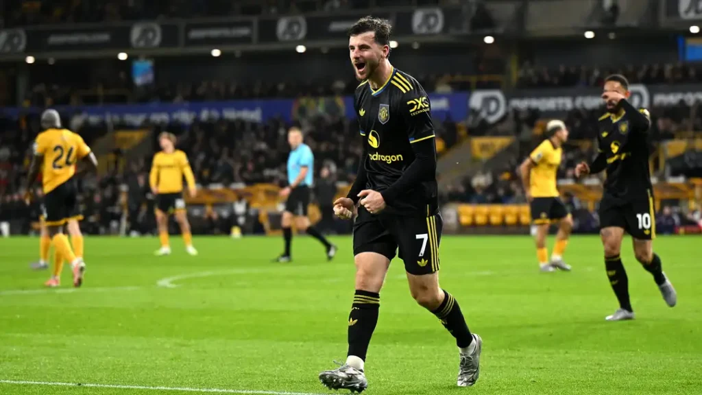 مانشستر يونايتد يصعد إلى المركز السادس